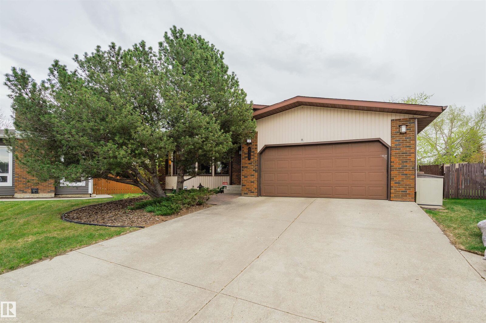 Property Photo:  6317 187 Street NW  AB T5T 2R7 