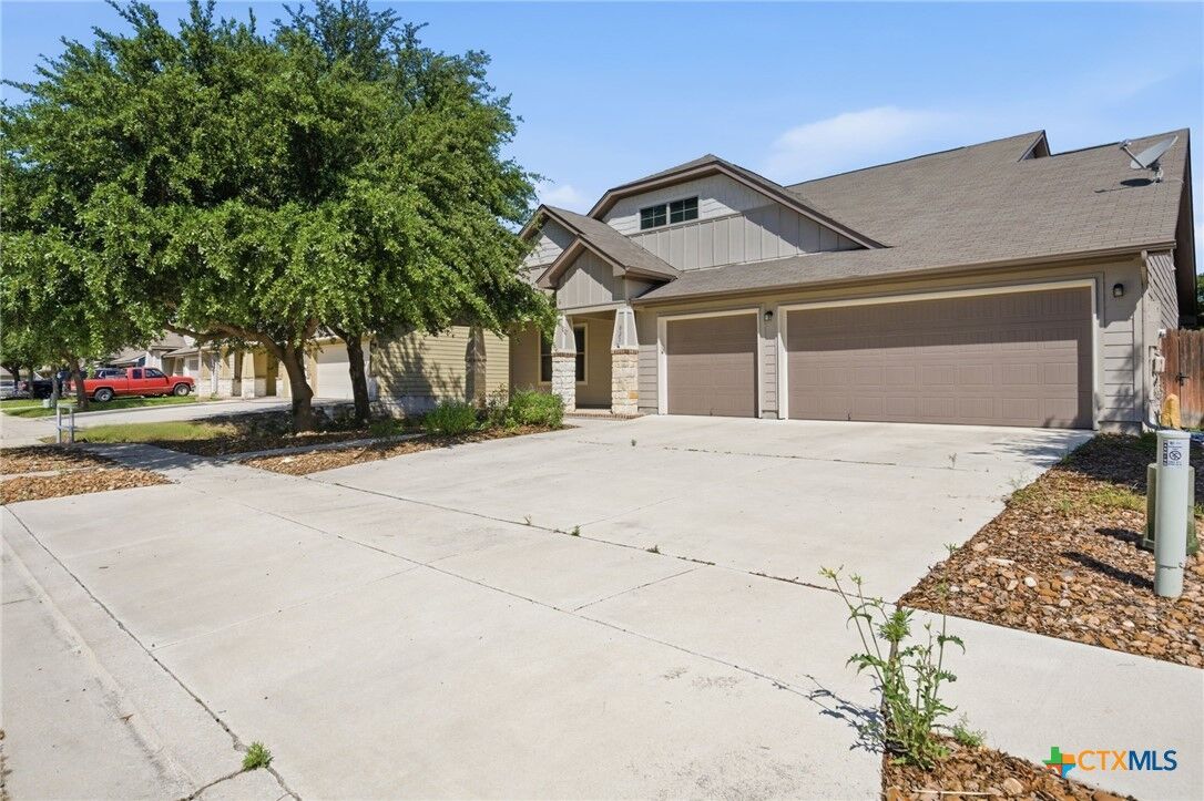 Property Photo:  821 Wall Street  TX 78130 