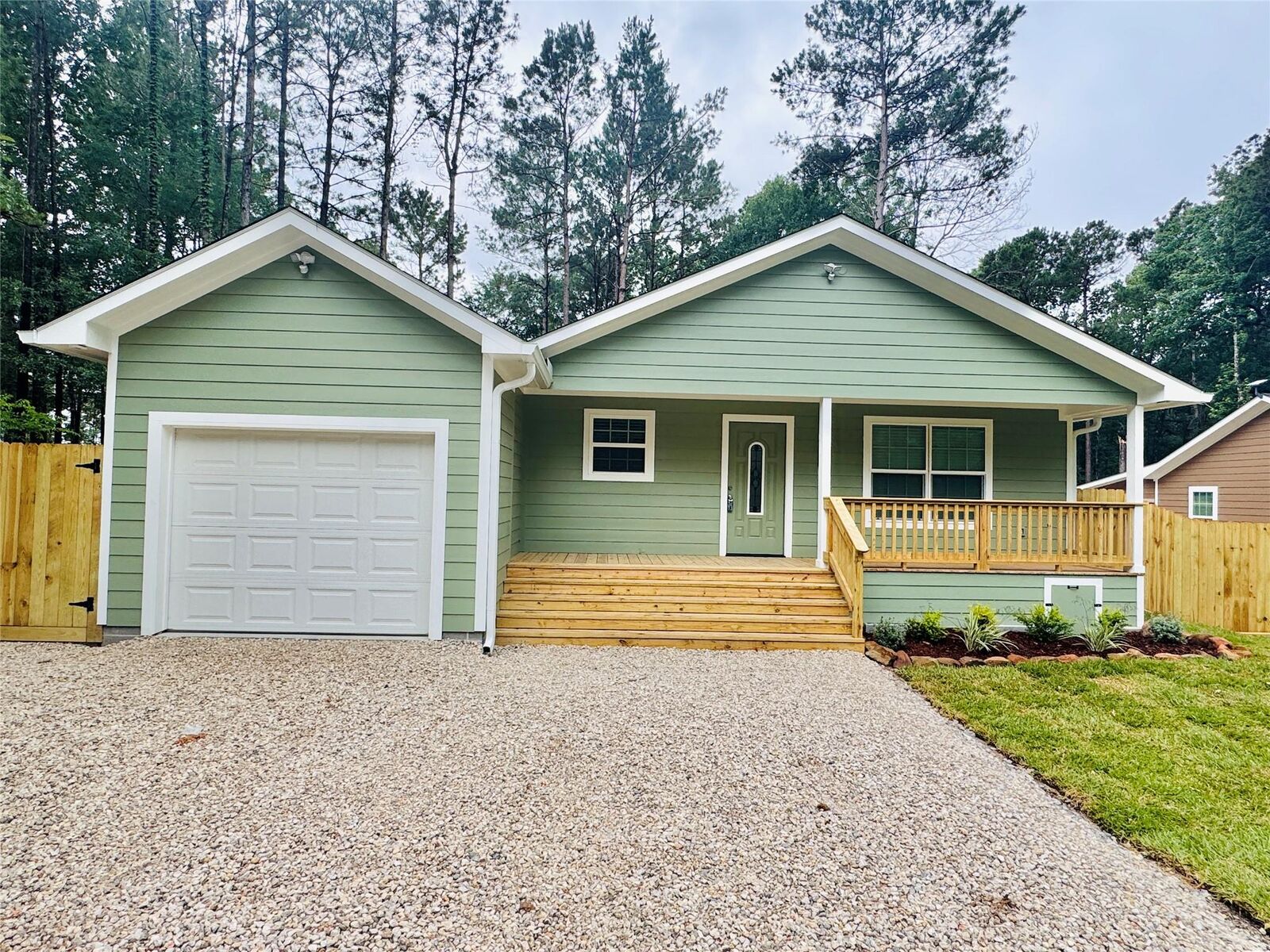 Property Photo: 20 Pine Trail TX 77359