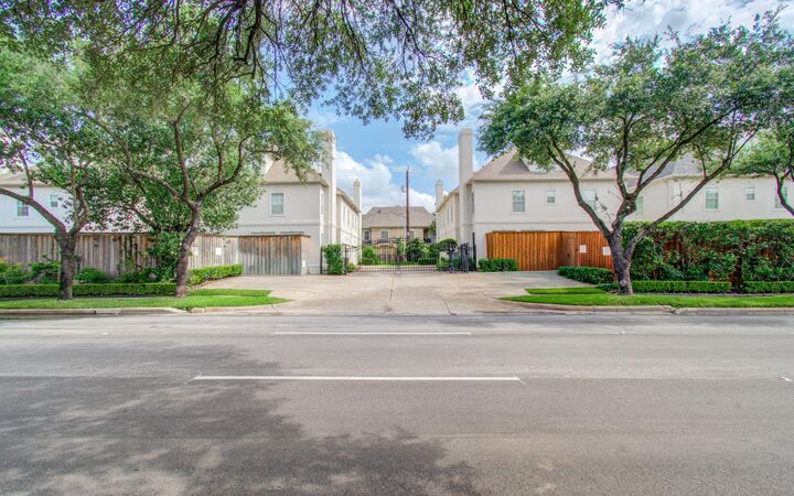 Property Photo: 2214 W Holcombe Boulevard TX 77030