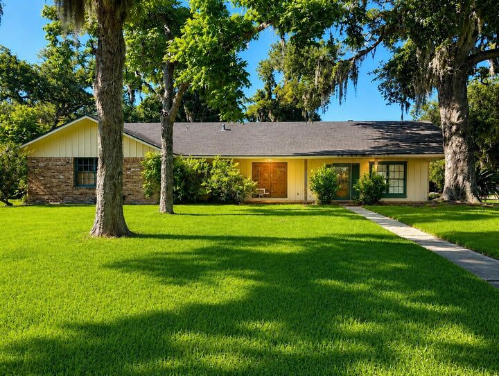 Property Photo:  131 Daisy Street  TX 77566 