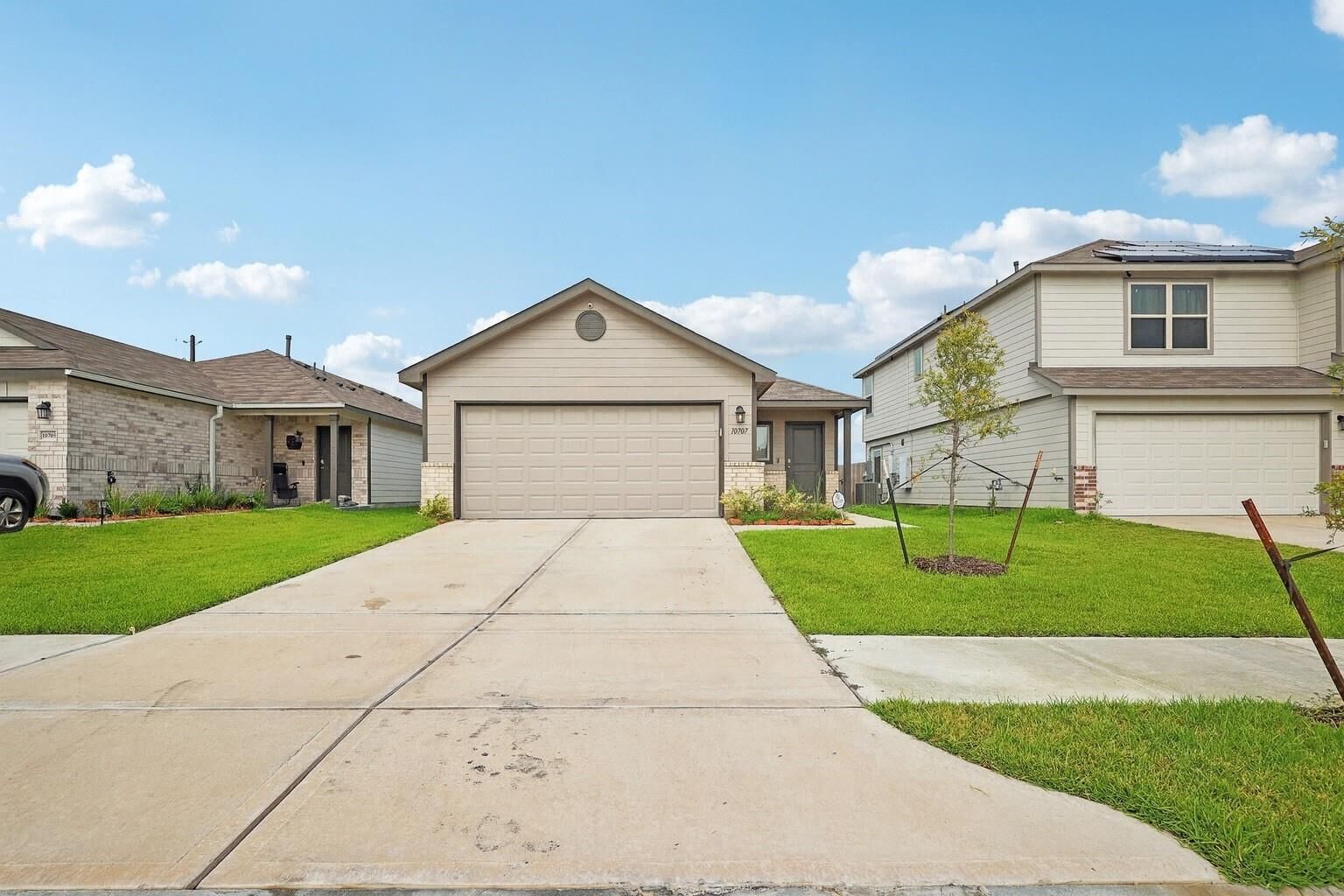 Property Photo: 10707 Bird Of Paradise Lane TX 77016