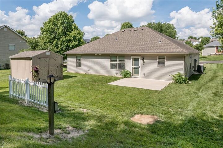Property Photo: 2805 Meadow Ridge Drive MO 64504