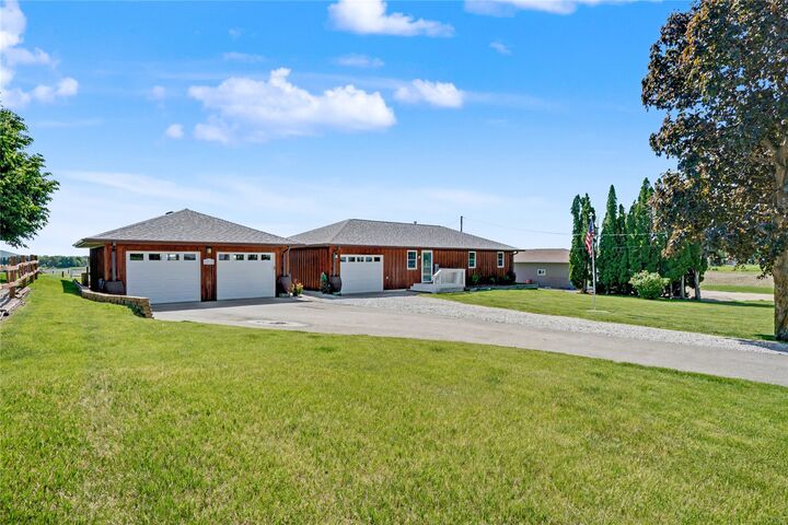 Property Photo:  221 Washington Street  IA 50627 