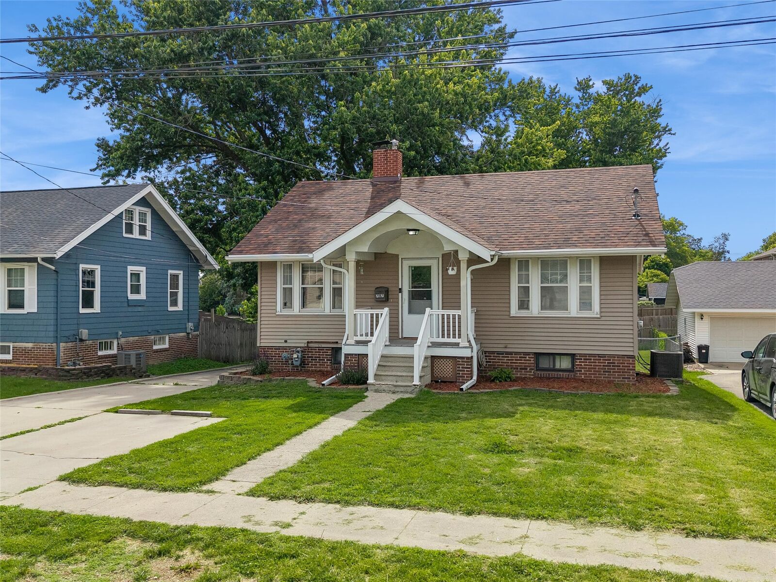 Property Photo:  717 W 7th Street S  IA 50208 