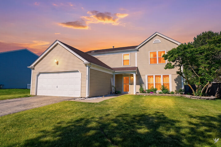 Property Photo:  850 Indian Wells Circle  IL 60123 