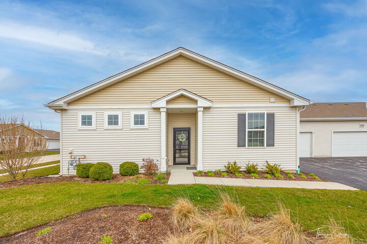 Property Photo:  1770 Southern Circle 1  IL 60140 