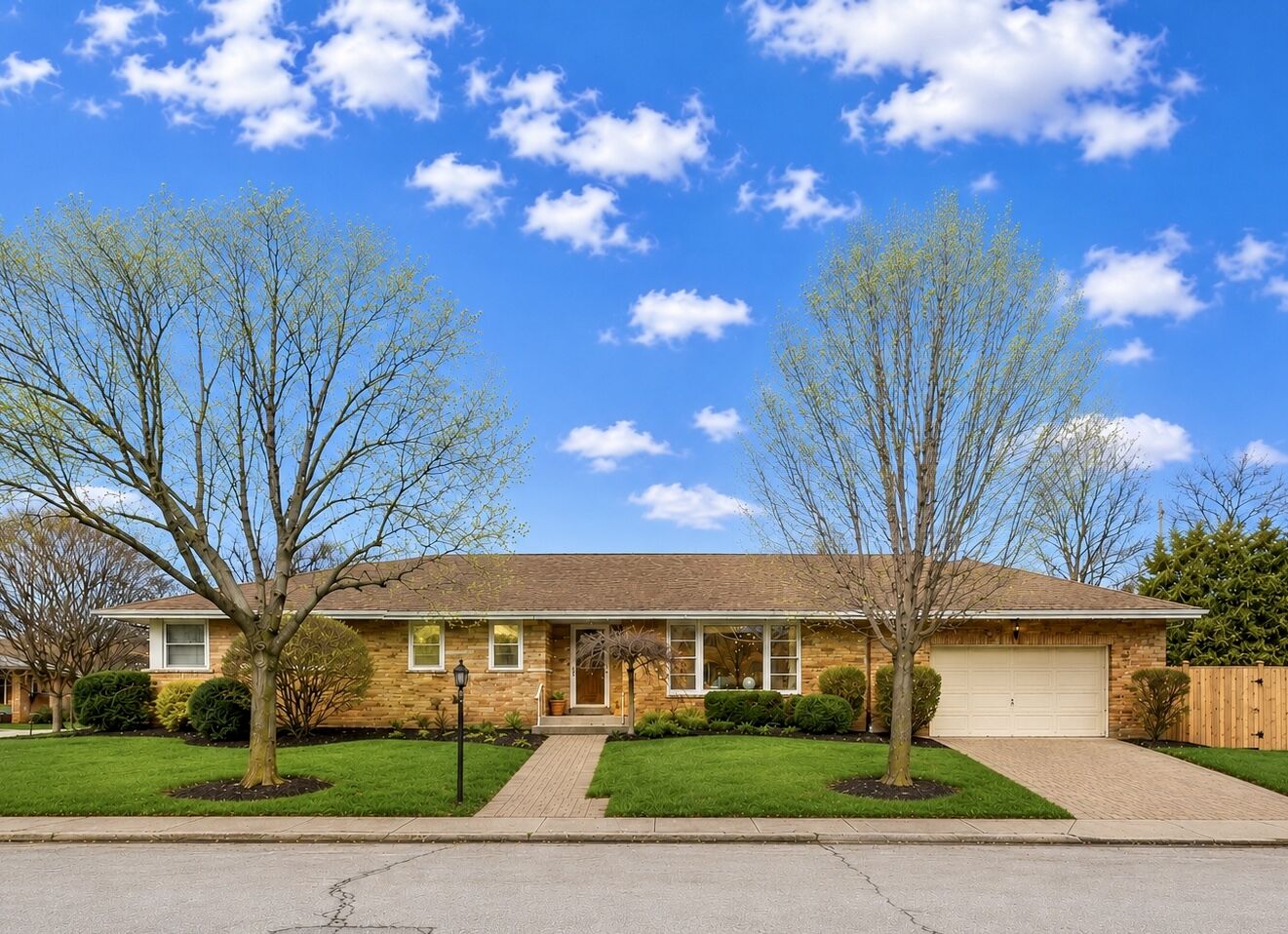 Property Photo: 7303 N Kedvale Avenue IL 60712