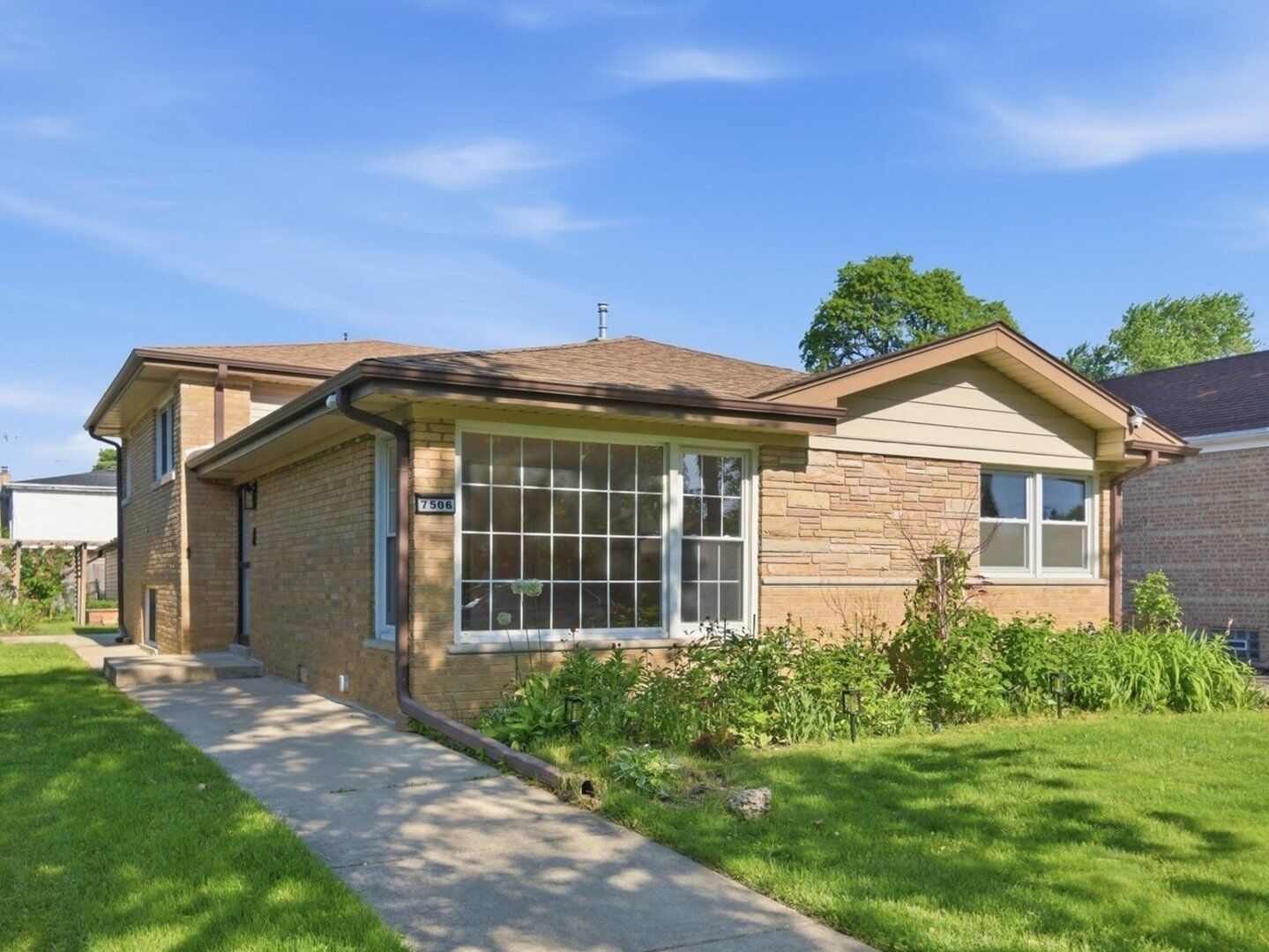 Property Photo:  7506 Kilbourn Avenue  IL 60076 