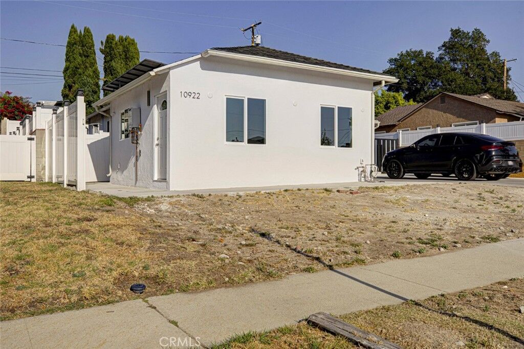 Property Photo:  10920 Nassau Ave.  CA 91040 