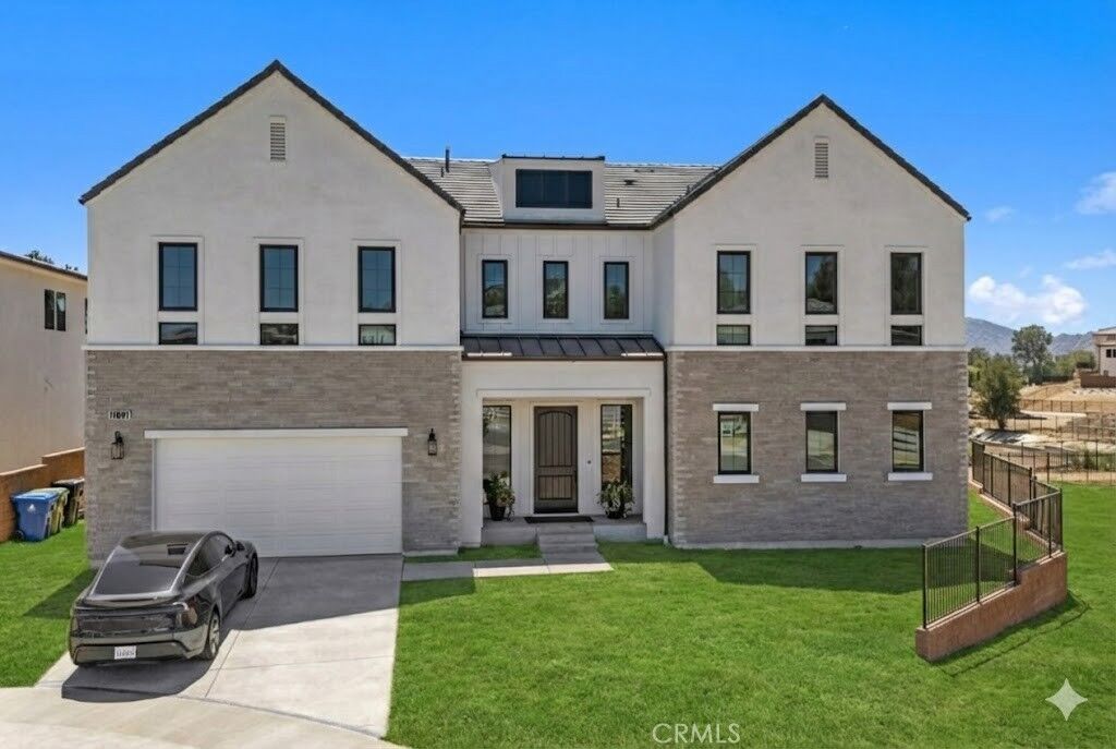 Property Photo:  11091 Woodcrest Court  CA 91311 