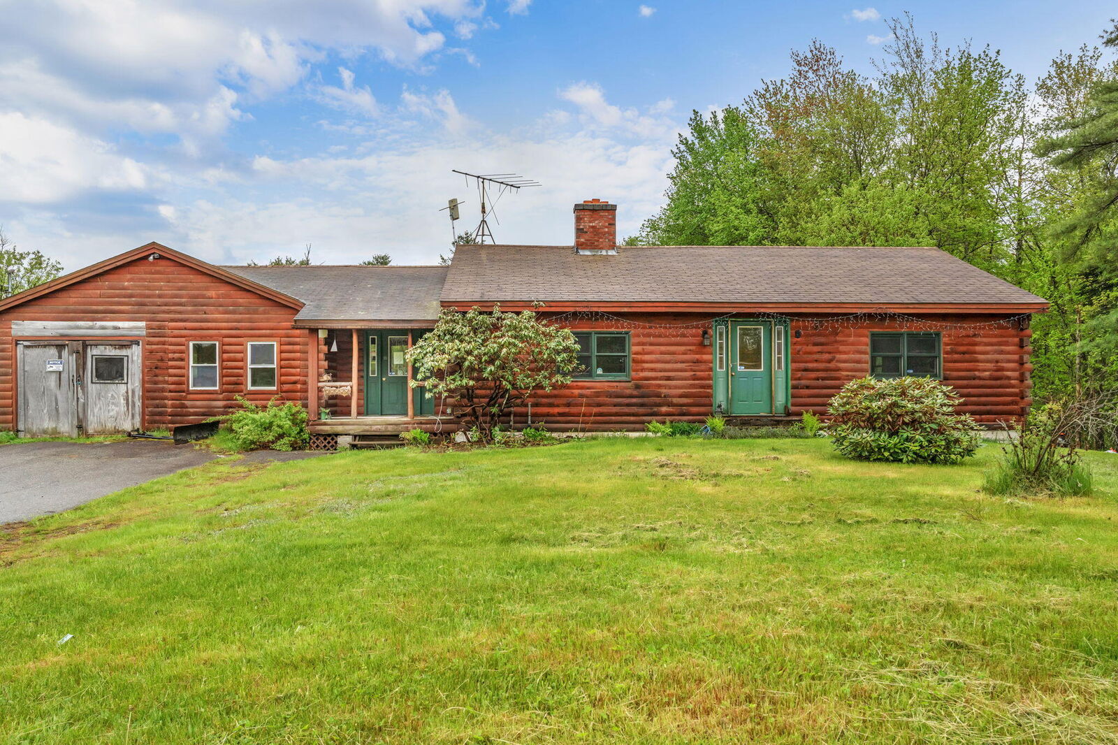 Property Photo: 581 Rockland Road ME 04348