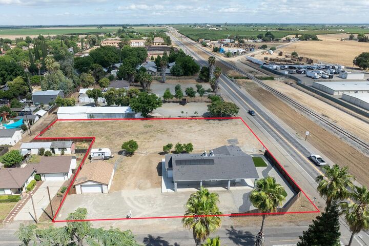 Property Photo: 720 N 2nd Street CA 95363