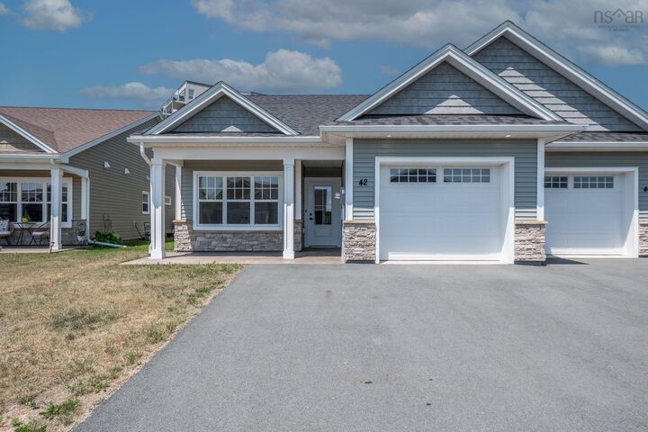 42 Elizabeth Avenue — photo 1