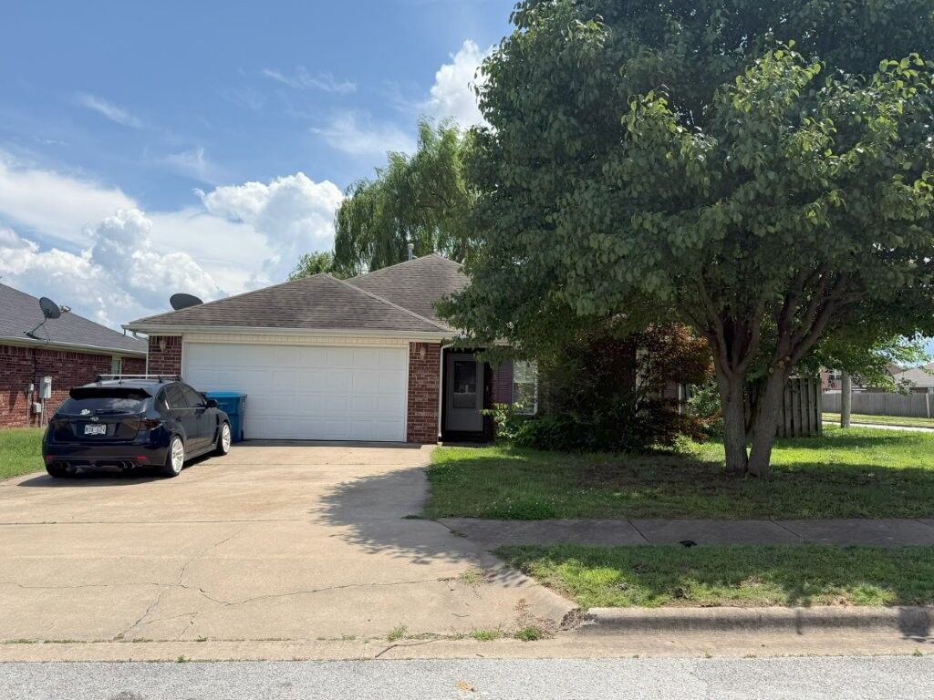 Property Photo: 4007 SW Moline Avenue AR 72712