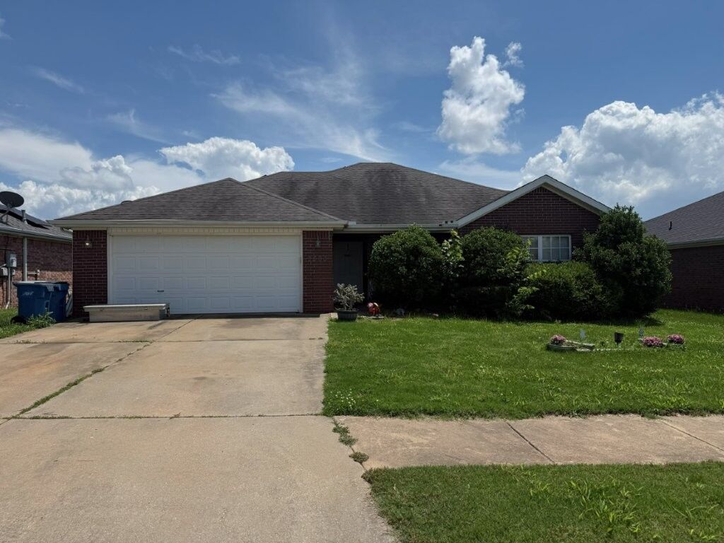 Property Photo:  3503 SW Carriageway Avenue  AR 72712 