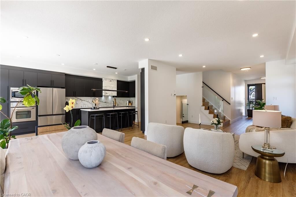 Property Photo:  916 Steepleridge Court  ON N2P 0B4 