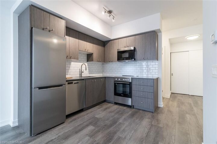 Property Photo:  5 Wellington Street S 1107  ON N2G 0E3 