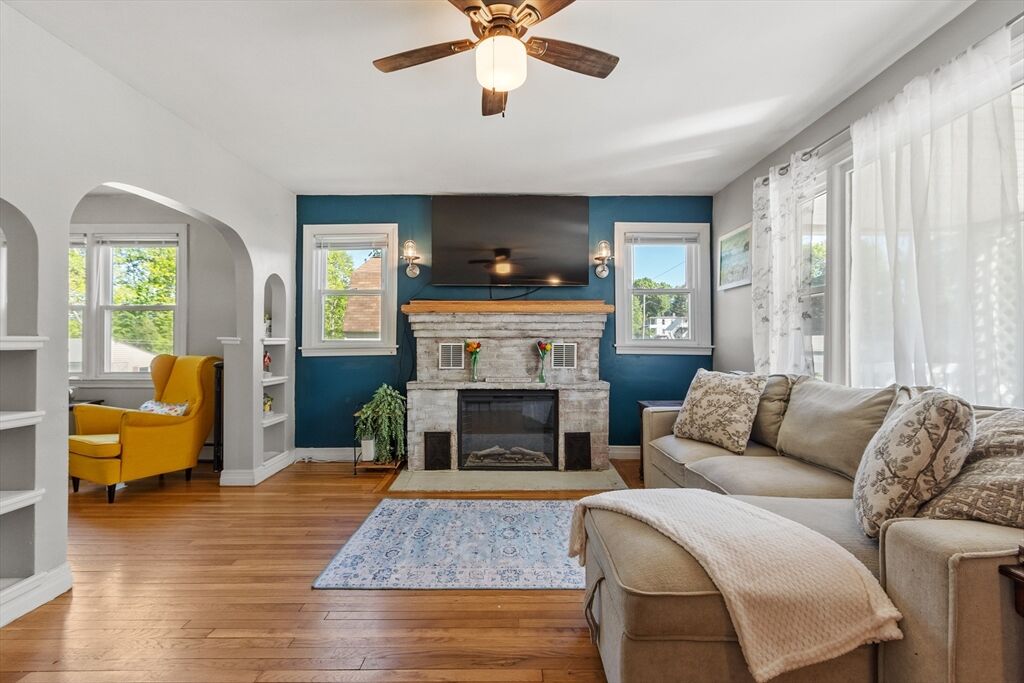Property Photo:  195 Leamy St  MA 01440 