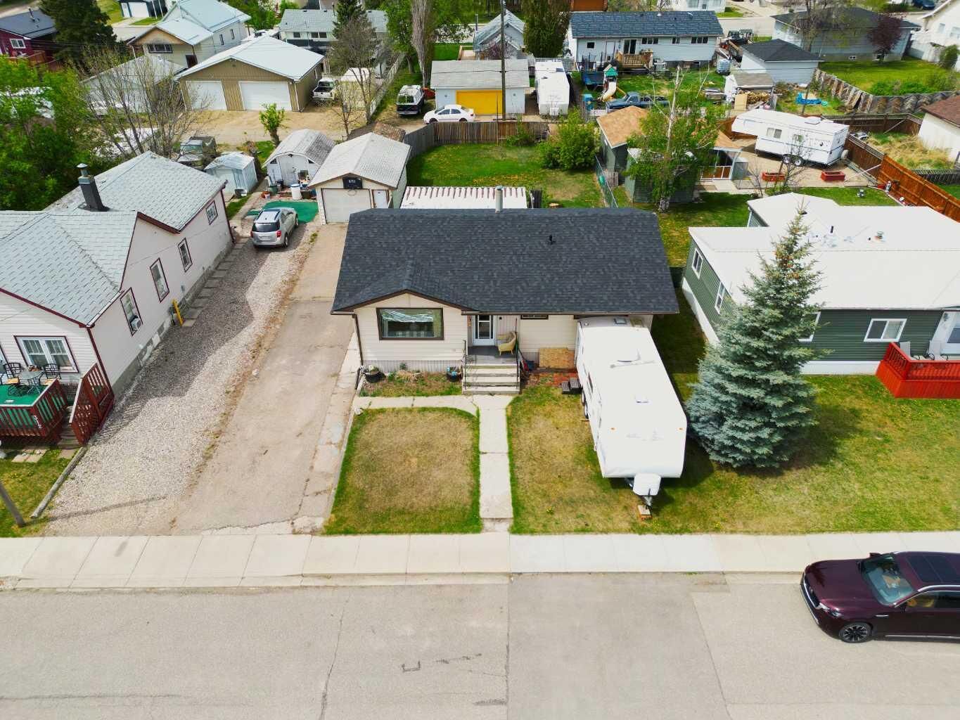 Property Photo: 314 Bruce Avenue AB T0M 0L0