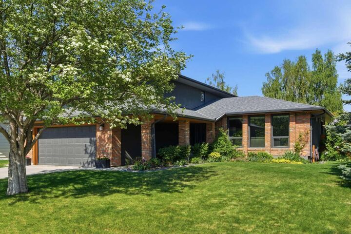 Property Photo: 423 Lake Simcoe Crescent SE AB T2J 5L3