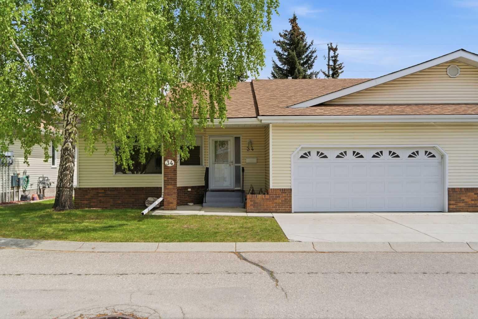 Property Photo: 34 Vandoos Gardens NW AB T3A 4W4