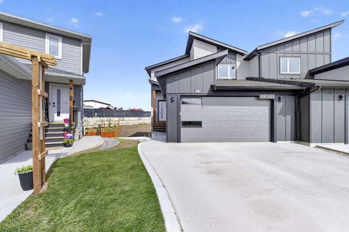 Property Photo: 26B Poplar Ridge Close AB T0M 0W0