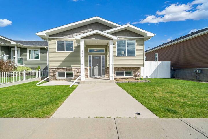 Property Photo: 181 Somerside Road SE AB T1B 0N5