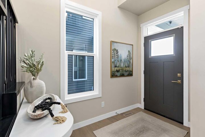 Property Photo:  28 Southborough Lane  AB T2C 5H9 