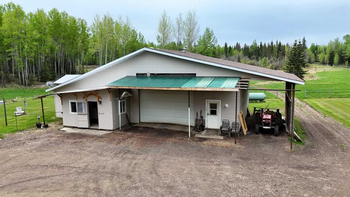 Property Photo: 14015 Township Road 534 AB T7E 5G3