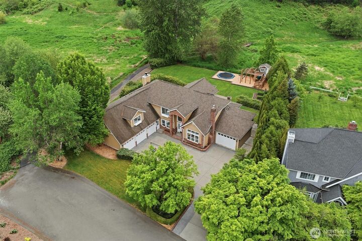 Property Photo: 4511 238th Place SE WA 98029