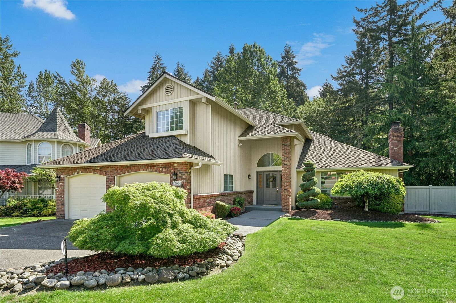 Property Photo: 209 SW 331st Place WA 98023