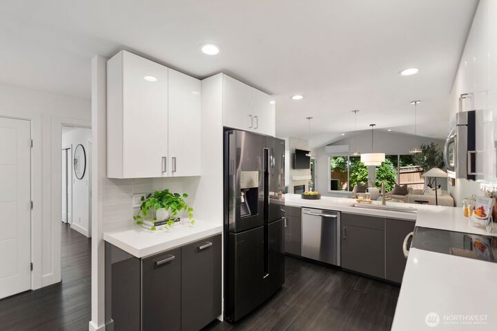Property Photo:  325  7th Avenue S  WA 98033 