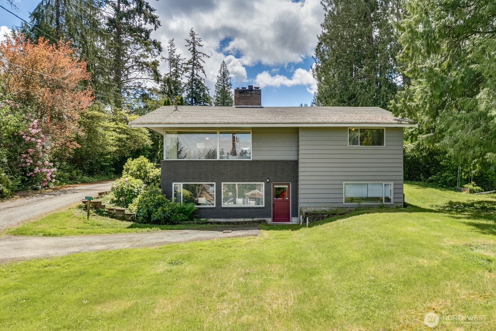 Property Photo:  3822  Shelby Road  WA 98087 