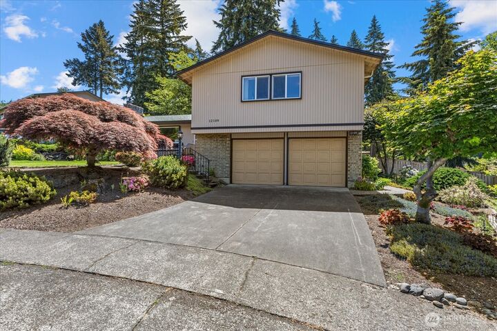 Property Photo:  12109 SE 68th Place  WA 98006 