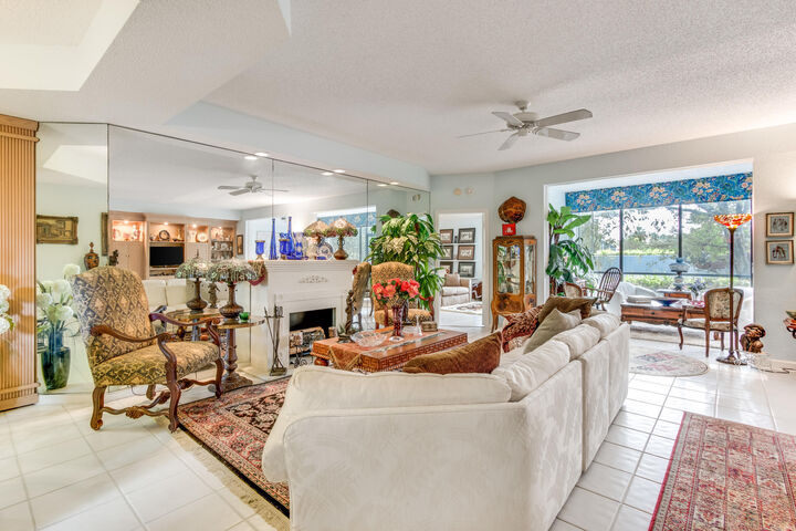 Property Photo: 11706 Briarwood Circle 1 FL 33437