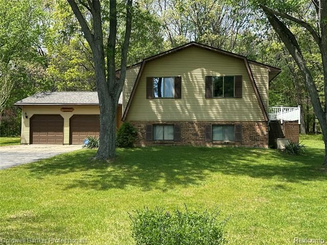 Property Photo:  5398 Linger Lane  MI 48446 