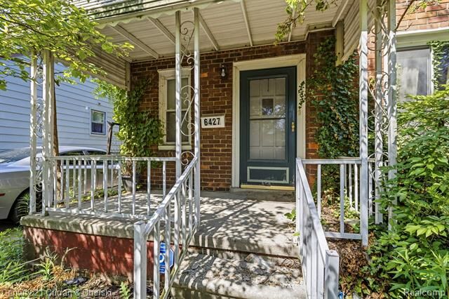 Property Photo:  6427 Artesian Street  MI 48228 