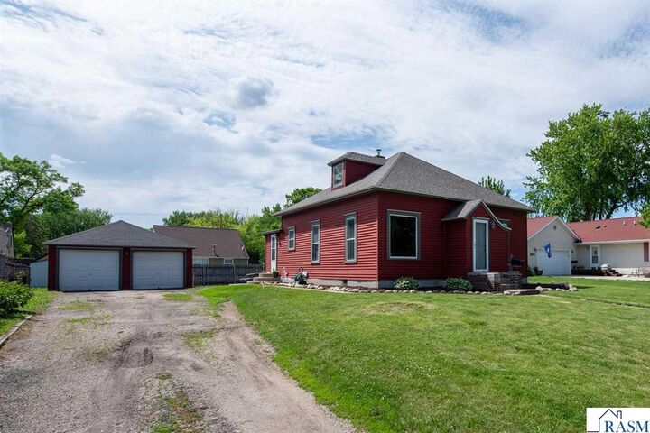 Property Photo:  908 SW 3rd Street  MN 56093 