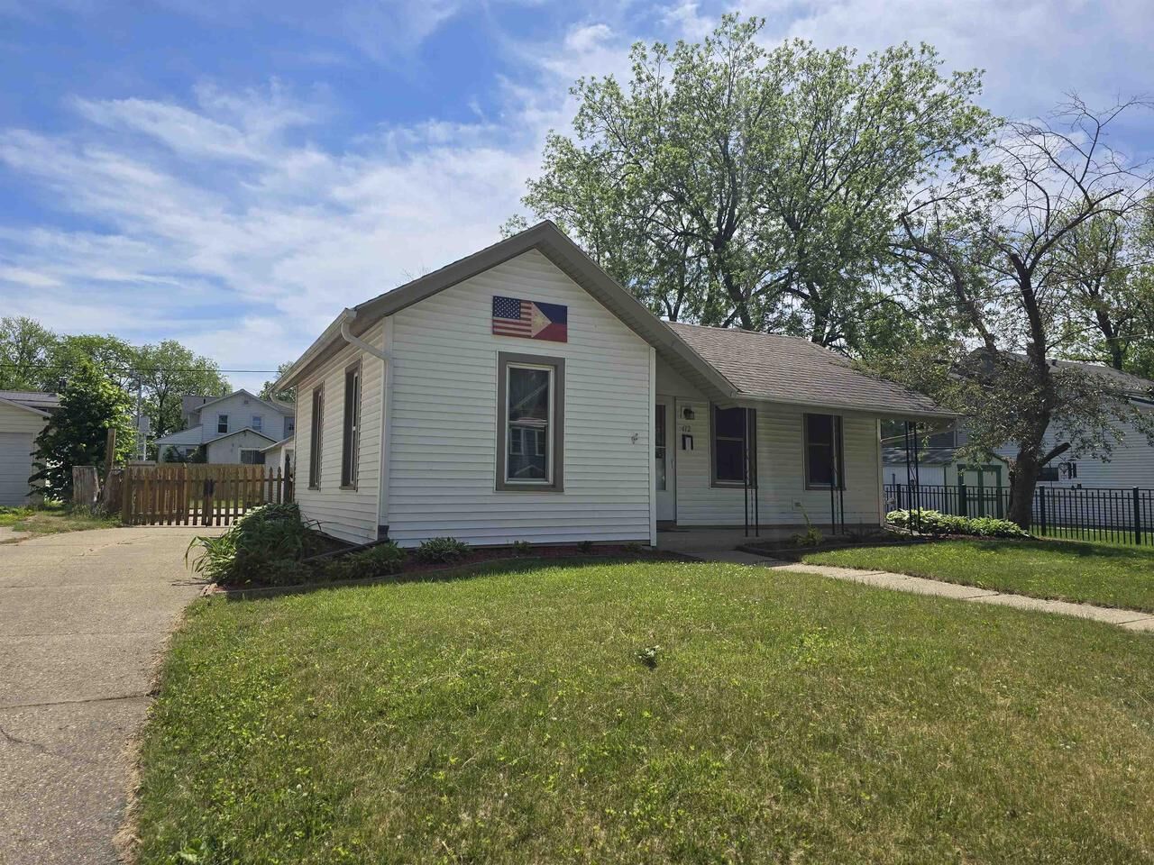 Property Photo:  412 N Chatham Street  WI 53548 