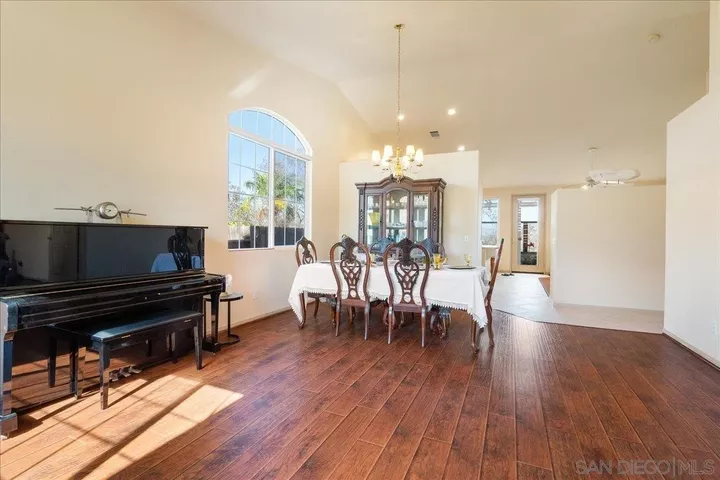 Property Photo:  1992 Ridge Way Glen  CA 92029 