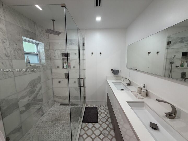 Property Photo:  665 Allendale Rd  FL 33149 