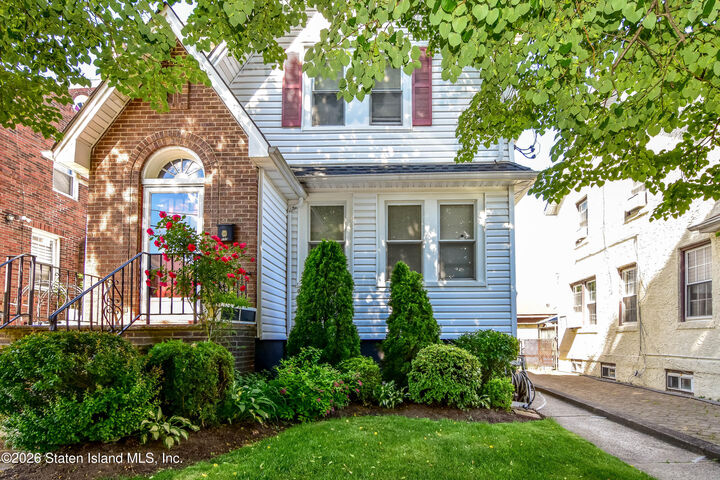 Property Photo:  592 Oakland Avenue  NY 10310 