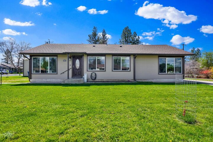 Property Photo: 211 W California St WA 99022
