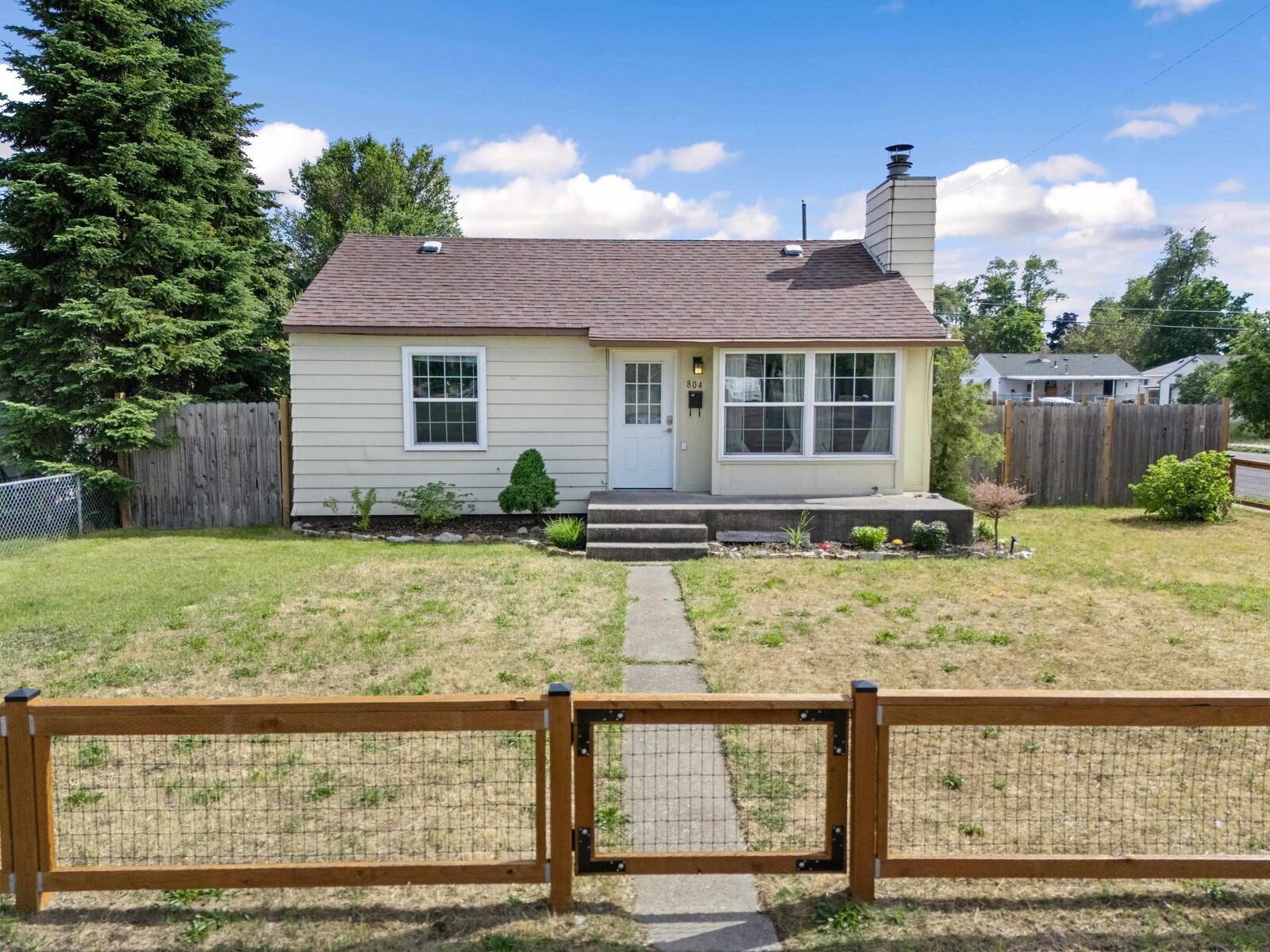 Property Photo:  804 E Joseph Ave  WA 99208 