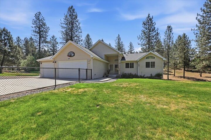 Property Photo: 5861 Jergens Rd WA 99026