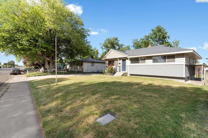 Property Photo:  1701 S Garfield St  WA 99337 