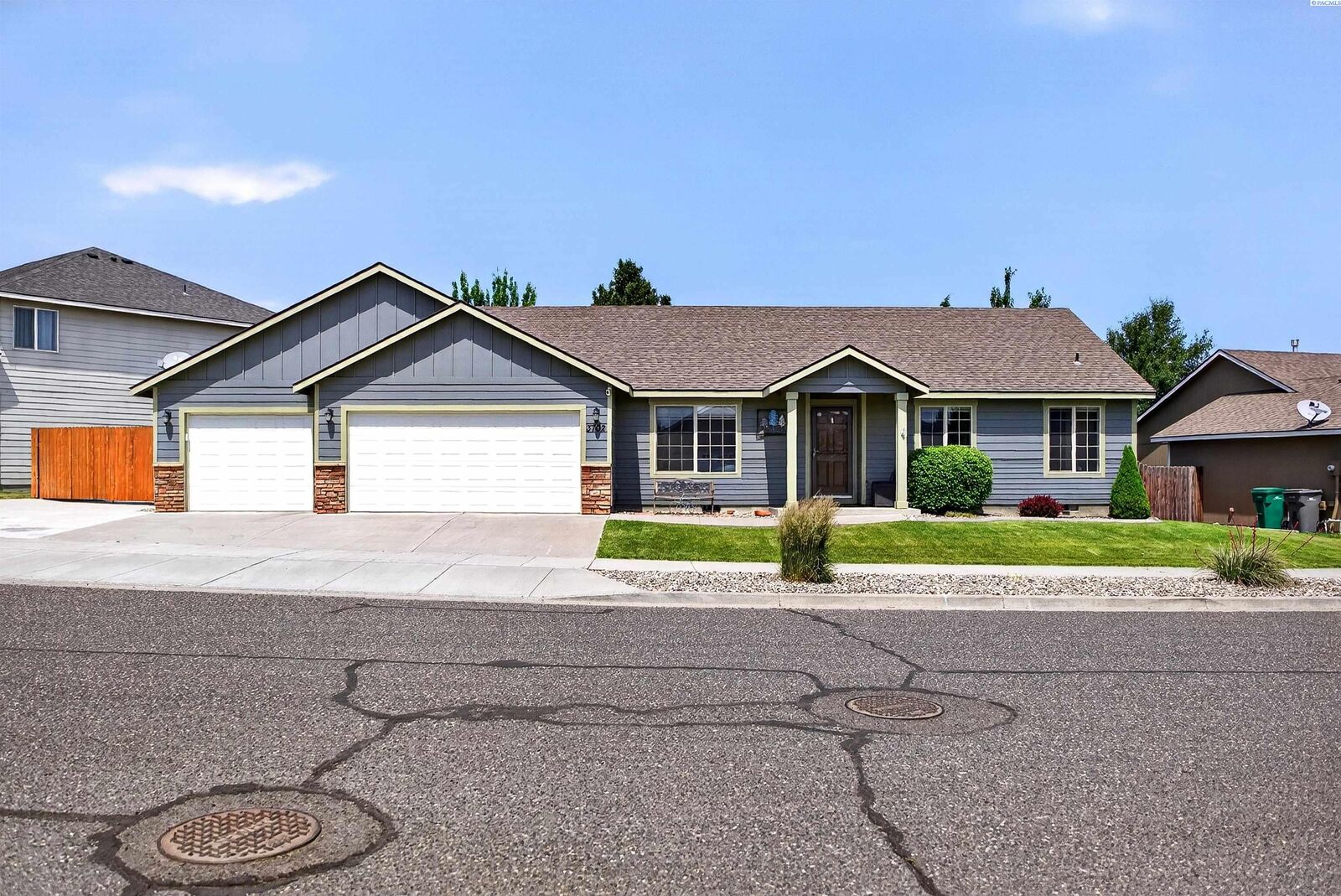 Property Photo: 3702 W 22nd Ave WA 99338