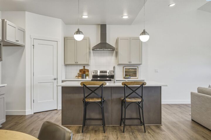 Property Photo:  4545 Grove Court  WA 99353 