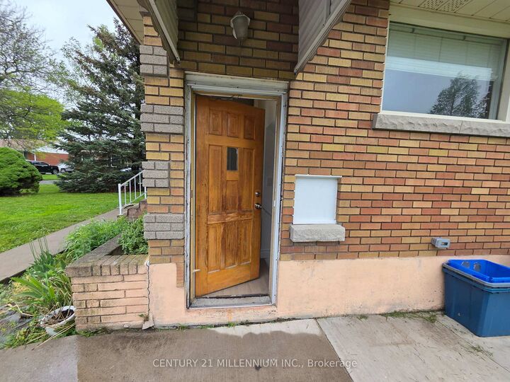 Property Photo:  32 Stewart Avenue Bsmt  ON L2V 2W7 